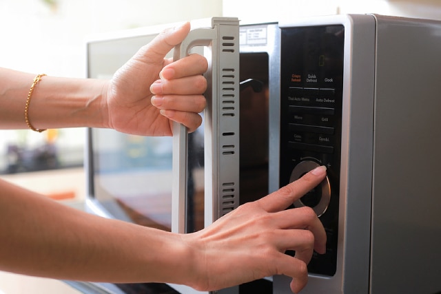 How Microwaves Heat Food Using Electromagnetic Waves